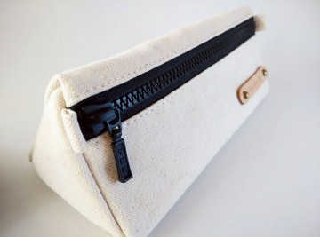 【客製化禮物】三角帆布收納包/文具袋/米色-免費烙印名字