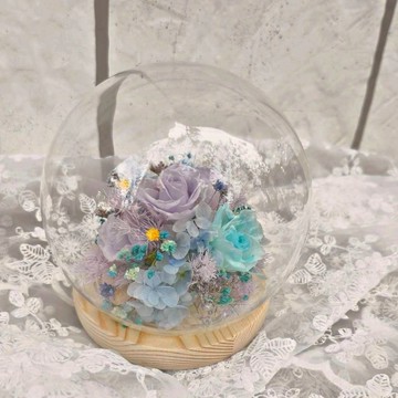 【依織IORI Boutique Florist】永恆的祝福-圓形永生花透明玻璃罩(夢幻藍紫) LED燈 日本永生花 生日花禮 情人節花禮 居家裝飾 辦公室裝飾 全台配送