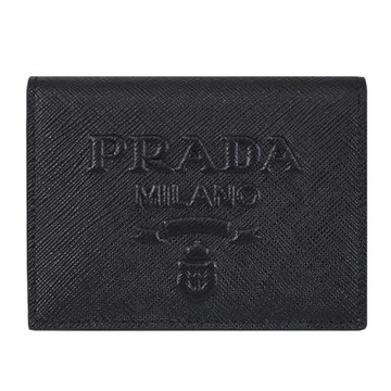PRADA 1MV204 立體浮雕LOGO防刮皮對折扣式零錢短夾.黑