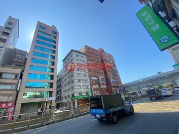 大橋頭邊間商辦雙坡車｜台北市大同區重慶北路二段