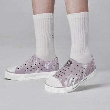 【北歐極光系列】moz 瑞典 駝鹿 雙色洞洞餅乾水鞋 (奶蓋芋圓)-附鞋扣