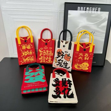 🔥在臺出貨🔥2026新年節日款針織手機包新年祝福系列個性百搭斜挎包高級感包包