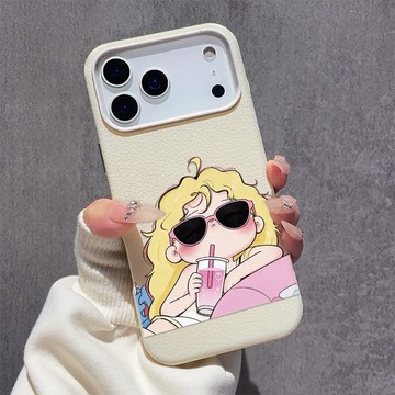 墨鏡靠沙發女孩 iPhone17手機殼蘋果16plus大孔皮紋15pro軟殼 14 13 12 11 日常防撞防摔手機殼