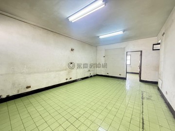 『苓雅運動中心』陽台進出三面採光大四房｜高雄市苓雅區三多一路