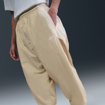 NIKE AS M NK CLUB WVN TRK PANT OS 男長褲 卡其 -HQ6115234