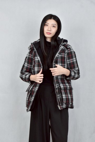 (M) burberry黑色羽絨格紋外套