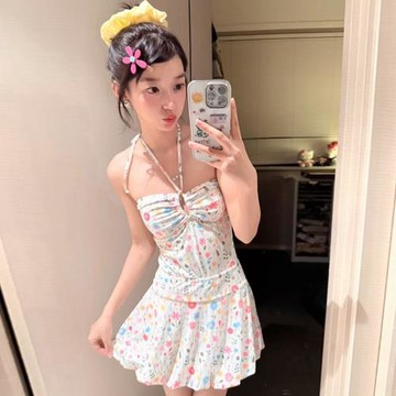 2026新款甜美碎花掛脖吊帶分體裙法式設計感修身泡溫泉游泳泳衣女