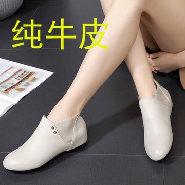 一腳蹬淺米白色短靴女春秋單靴真皮平底小短靴及裸靴內增高護士鞋