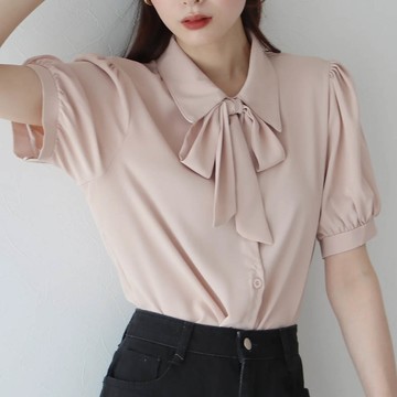 日本 BLUE EAST - 氣質蝴蝶結雪紡小澎袖襯衫-米杏