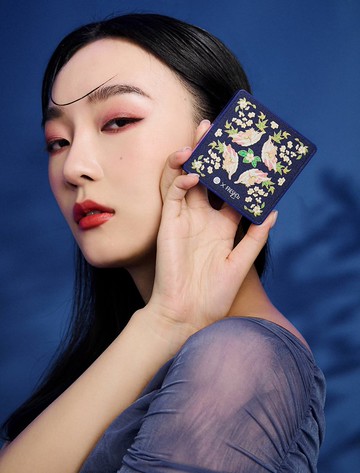 FreshO2 新品 珍藏故宮聯名系列 紫地繁花鳥語 眼影盤 10.8g 9色