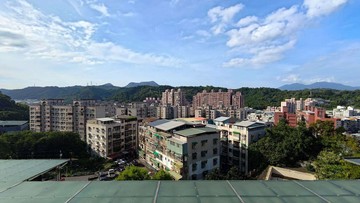 龍鳳社區景觀樓中樓+露台大四房車再來一間｜新北市五股區民義路一段
