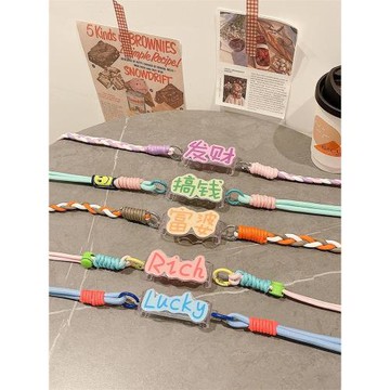 周匠 少女粉ins風手機掛繩創意文字Rich富婆發財可伸縮手機殼背夾鏈條可斜挎背包式編織手繩結實防丟防摔適用