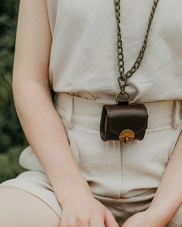 AARON 迷你可愛Airpods真皮耳機保護套 棕色