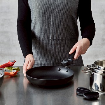 Choc 黑銀都會TWISTY活動柄系列 l 加厚不沾平底鍋 24cm (適用IH感應爐 / 需另加購握柄)