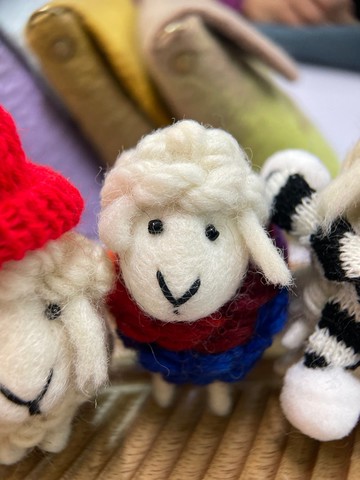 呆萌小羊過聖誕 - 羊毛氈小羊吊飾