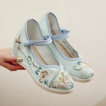 2023年高跟新款圓頭老北京布鞋女搭配漢服高跟厚底古風鞋繡花鞋