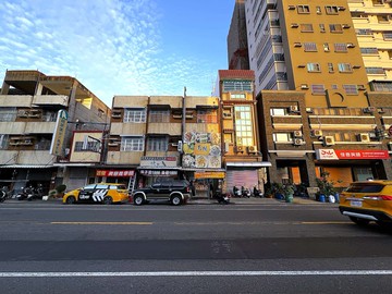 岡山增值話題地段/臨路正三樓黃金透店｜高雄市岡山區公園西路三段
