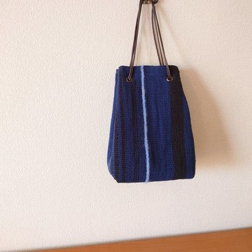 免運費！「TATAMI drawstring bag」直式束口包，大容量底寬設計，獨特榻榻米織法，可隨心變換手提或肩背。