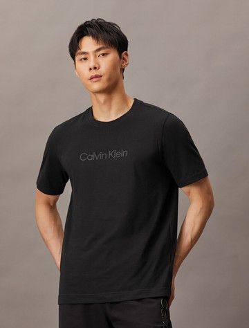 Calvin Klein 基本款標誌短袖 T 恤