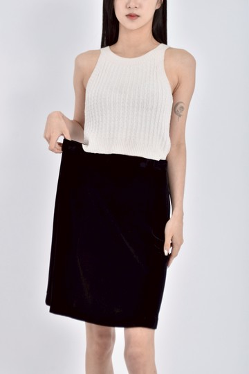 (M) safatny鬆緊腰素面黑色短裙