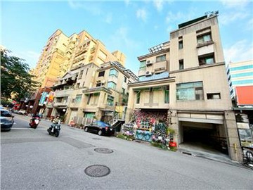 五期精華震後邊間雙車花園別墅｜台中市南屯區大墩四街