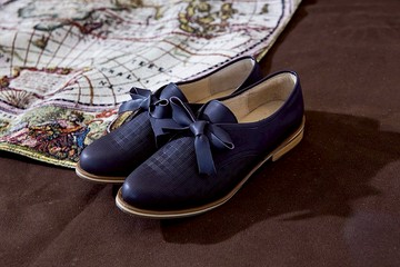 【英格蘭時尚紋】髮夾女鞋。柑青藍