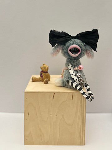 藍色孤品兔子獨眼玩偶，手工製作 _ 訂製商品！