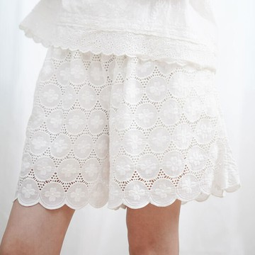 鏤空刺繡休閒短褲 內搭褲663594