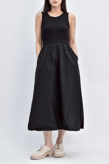 (S) lovfee質感棉質後腰鏤空異材質拼接黑色洋裝