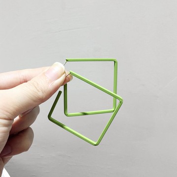 夸張個性網紅顯瘦臉糖果色磨砂金屬棱形幾何耳圈耳環飾品新1入