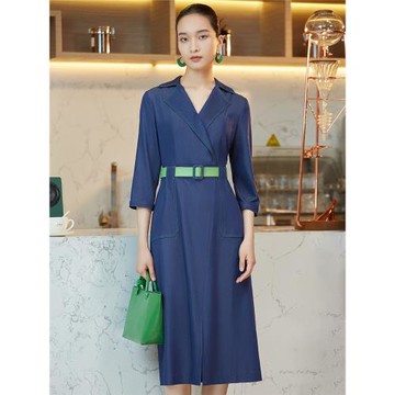 粉藍衣櫥復古通勤撞色設計牛仔裙女2025秋新款七分袖風衣式連衣裙