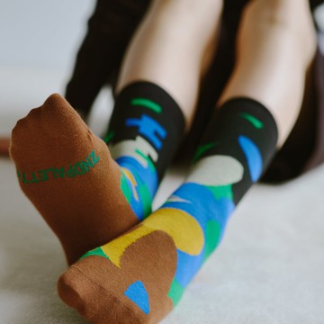 MOC013 Pixel Flower 數位像素花卉不對稱有機棉襪