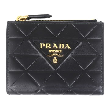 PRADA 品牌標誌黑菱格紋皮革翻蓋押扣短夾