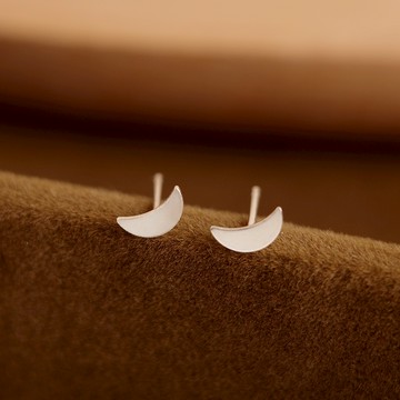 [全純銀.耳環] 迷你彎月小耳環【UME】洗澡可戴 睡覺可戴 S925純銀耳環
