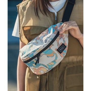 KiU 日本KIU 84系列 新色 大容量胸腰包 防潮防潑水 (男女適用)