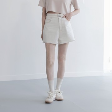 QUEENSHOP_ S 女裝 雙釦抽鬚造型高腰短褲 兩色售 S/M/L 現+預 【04130246】