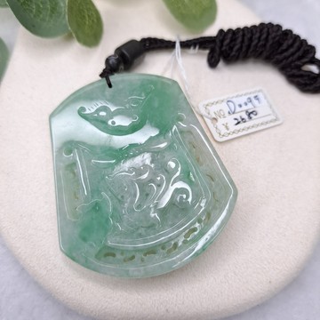 逸品軒~天然緬甸玉A貨-D0095-飄花望子成龍牌墜子 長57.2mm寬49mm厚8.6mm 寓意「步步高升」、「平步青