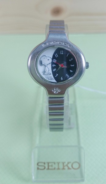 【震撼精品百貨】史奴比Peanuts Snoopy ~鐵製錶帶手錶_黑白