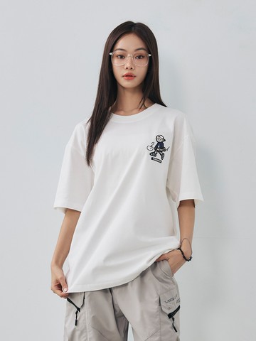 休閒滑板男孩膠印背圖短T