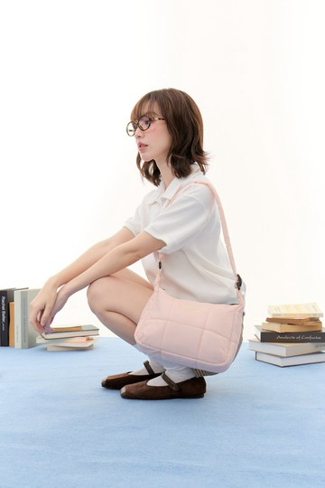 Walking Stitch : Pluto Mini Hobo Bag V.2 : Pink : 肩背包