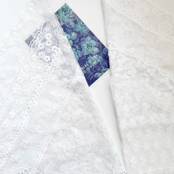 【SKART現貨8色新品】刺繡花草蝴蝶結三角蕾絲髮帶頭巾🌸綁帶腰帶 溫柔花紋三角飄帶 頭髮絲巾 三角花邊頭巾 屁簾 配飾