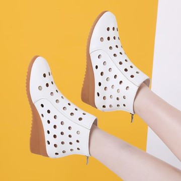 媽媽廣場跳舞鞋春夏季軟底鏤空洞洞鞋真皮坡跟中老年舒適防滑女鞋