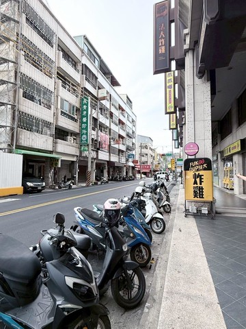 信實柏華西屯路店住＋四平車｜台中市西屯區西屯路二段