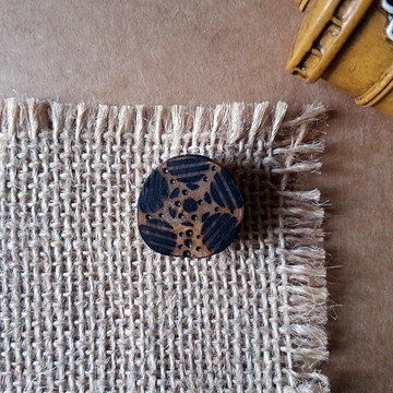 木刻圖案別針/胸針