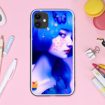 幻想可愛齊瀏海女孩與蝴蝶 手機殼【強化玻璃處理】支援 iPhone16
