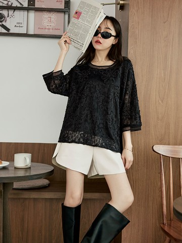 微透膚立體滿版蕾絲雕花寬鬆上衣