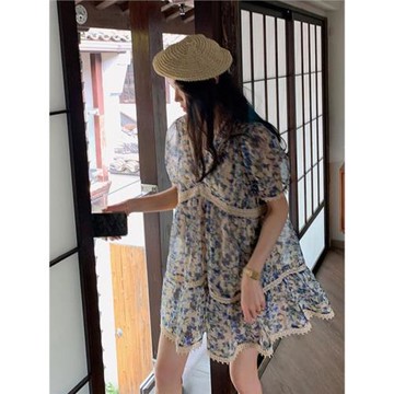 港味復古高級感小眾娃娃裙2025年新款女夏季收腰奶藍色碎花連衣裙