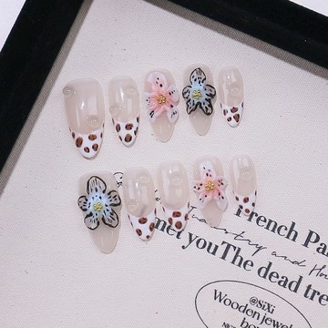 💛Hannah💛元旦新品發售外貿款跨境純手工鵰花穿戴甲噁魔之花法式豹紋假指甲可拆卸杏仁甲IKK29