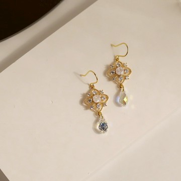 伊莉莎的珠寶盒水晶耳環