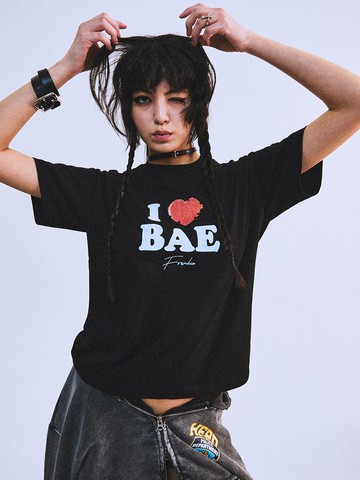 Slim Fit Beaded Graphic T-shirt [Black]